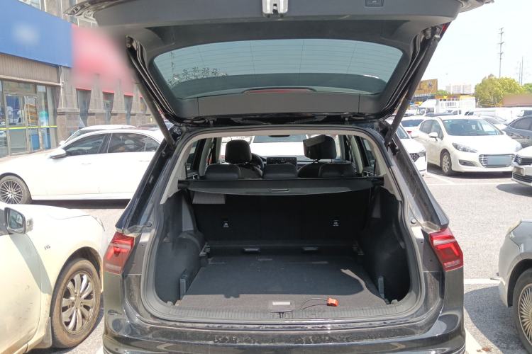 Used Volkswagen Tiguan L 2024 330TSI Automatic Two-Wheel Drive R-Line Enhanced Edition Trunk