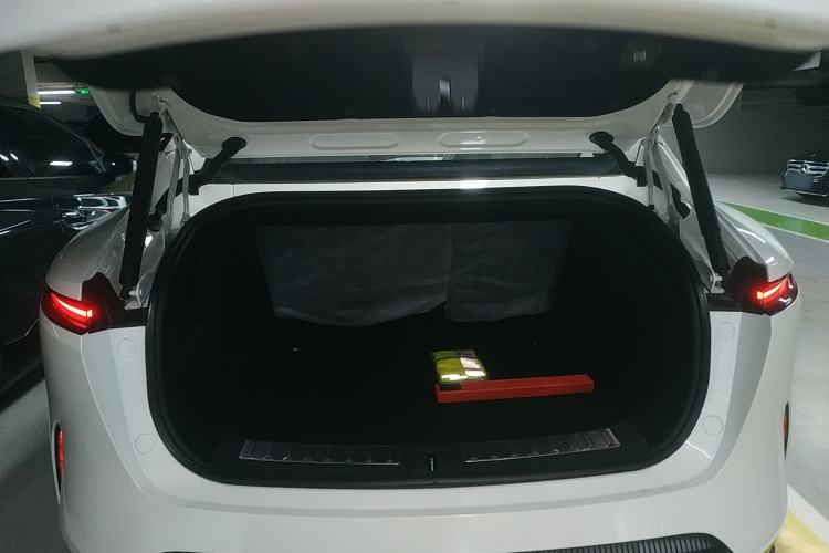 Used Avatr 11 2023 HarmonyOS Version Smart Enjoyment Upgrade Model 90-Degree Rear-Wheel Drive Edition
