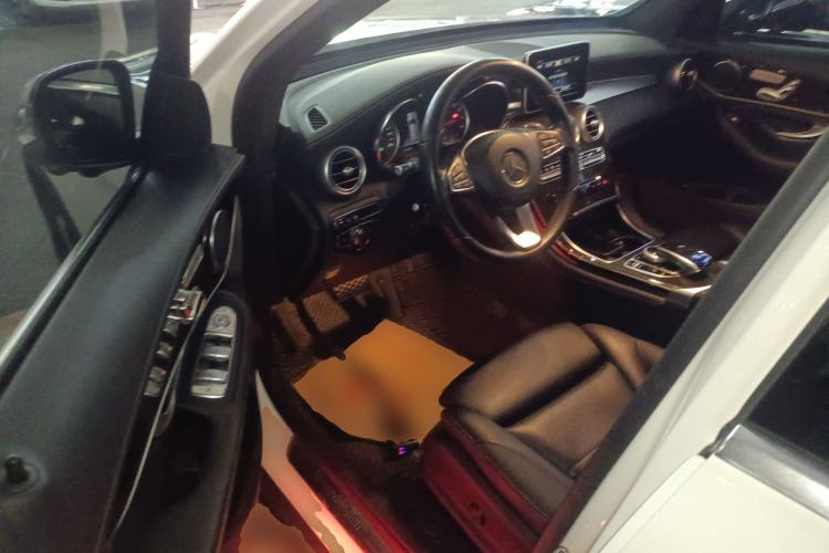 Used Mercedes-Benz GLC 2018 Facelift GLC 260 4MATIC Luxury Edition
