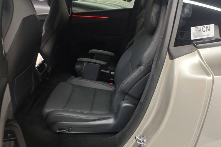 Used Tesla Model Y L 2025 Model Long-Range All-Wheel-Drive Version
