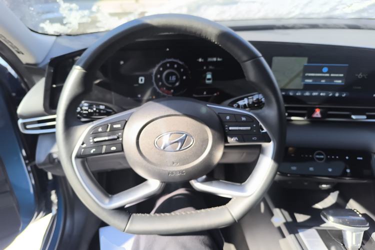 Used Hyundai Elantra 2022 1.5L CVT LUX Prestige Edition
