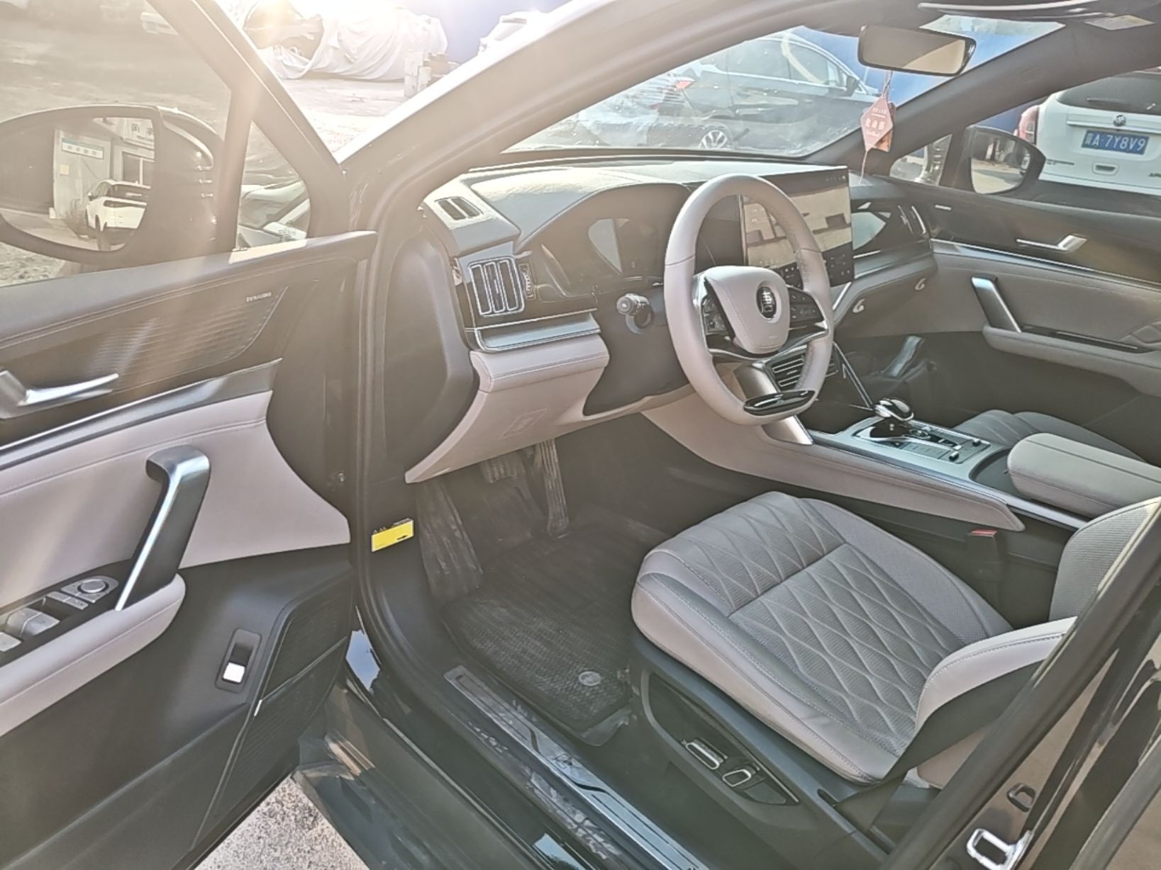 BYD Tang New Energy 2024 DM-p Glory Edition 215KM All-Wheel-Drive Premium Model — снимка 18