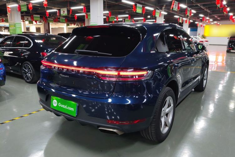 Used Porsche Macan 2018 Macan 2.0T Rear Right 45 Deg