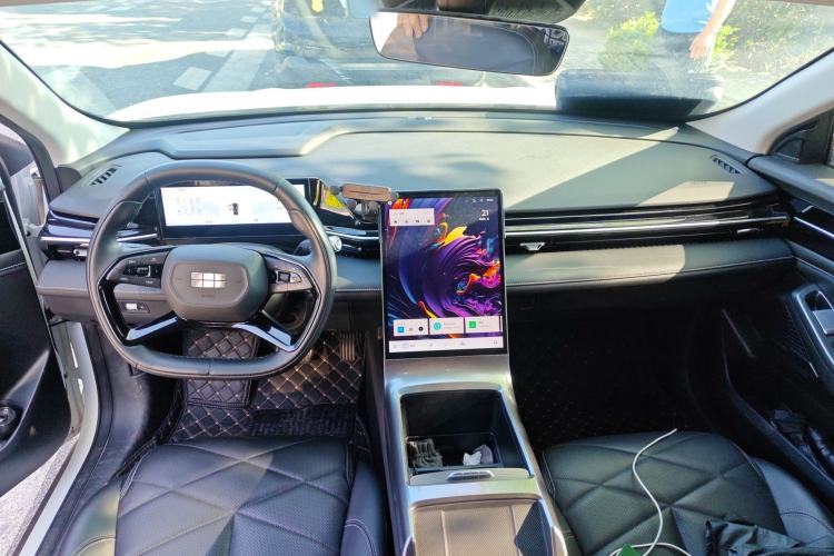 Used Geely Galaxy L6 2024 125km PLUS Dragon Edition Center Console