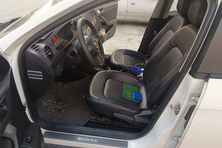 Used Volkswagen Jetta 2015 Value Edition 1.6L Manual Fashionable Style Left Front Seat