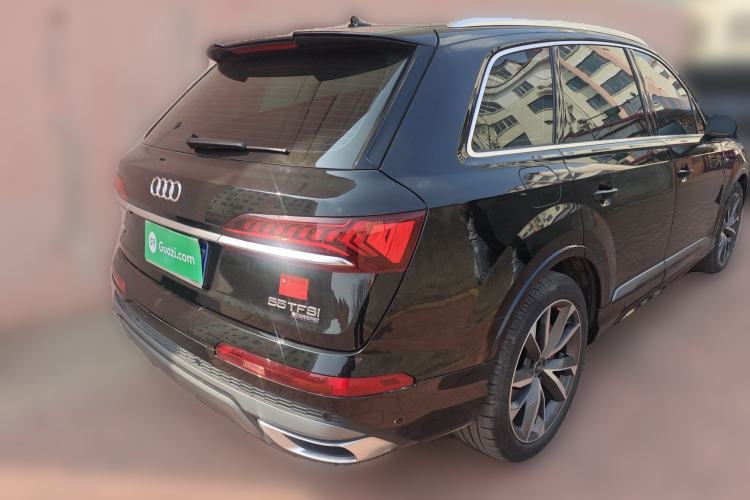 Used Audi Q7 2022 55 TFSI quattro S line Sport model
