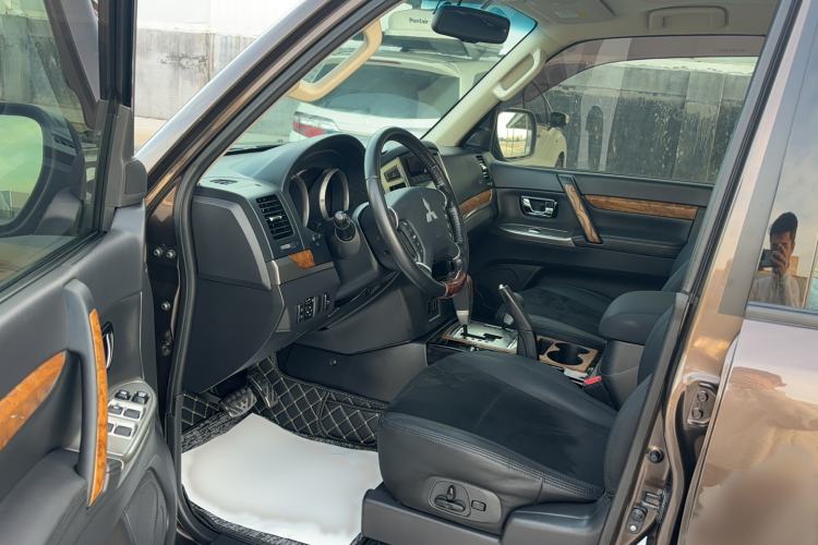 Used Mitsubishi Pajero 2018 3.0L Automatic Comfort Edition
