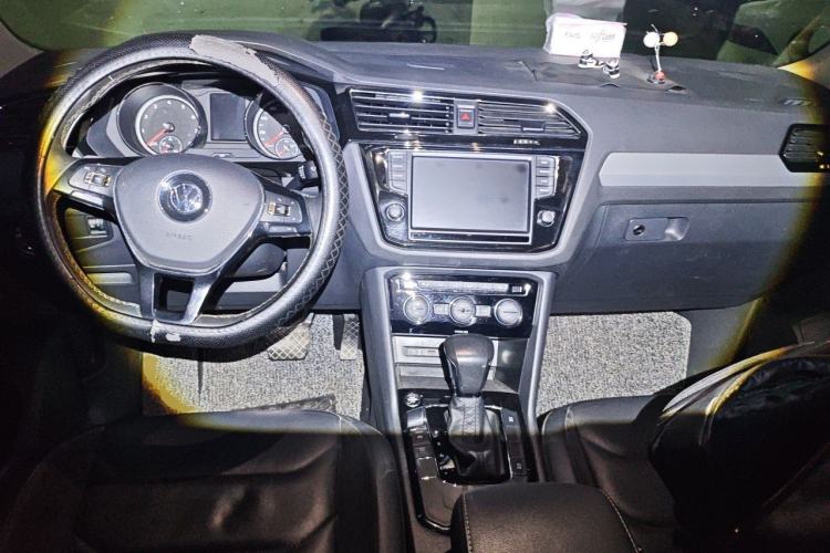 Used Volkswagen Tiguan L 2017 330TSI Automatic Two-Wheel Drive Luxury Edition
