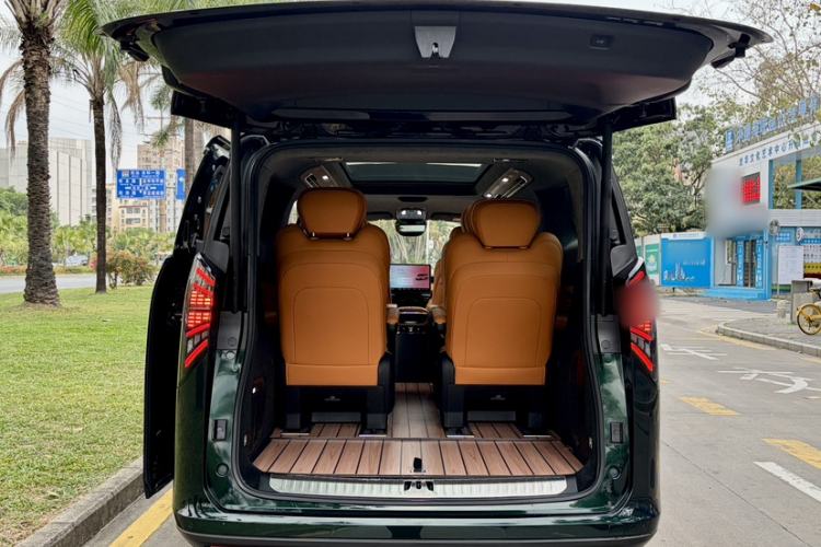 Used Geely Galaxy LEVC L380 2025 805 km Flagship Version All-Wheel Drive Trunk