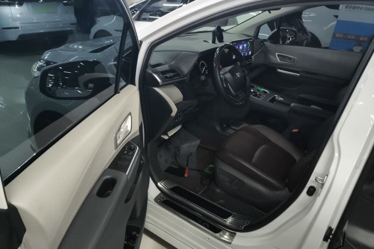 Used Toyota SIENNA 2023 2.5L Hybrid Comfort Edition Driver Seat