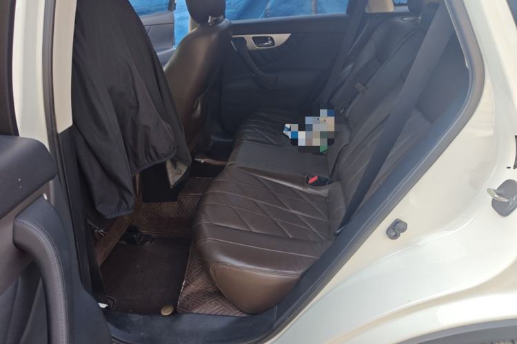 Used Infiniti QX70  Left Rear Seat