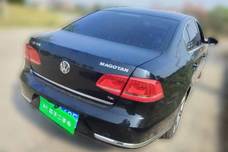 Used Volkswagen Magotan 2016 1.8TSI Luxury Comfort Model Rear Right 45 Deg