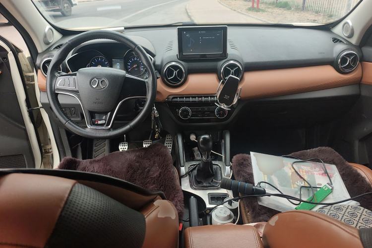 Used BAIC Senova X35 2016 1.5L Manual Luxury Edition Center Console