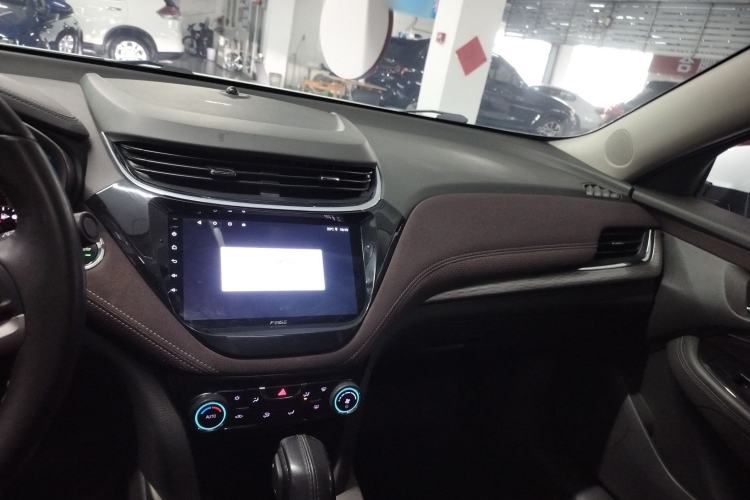 Used Chevrolet Malibu 2018 530T Automatic Fashion Edition Center Console