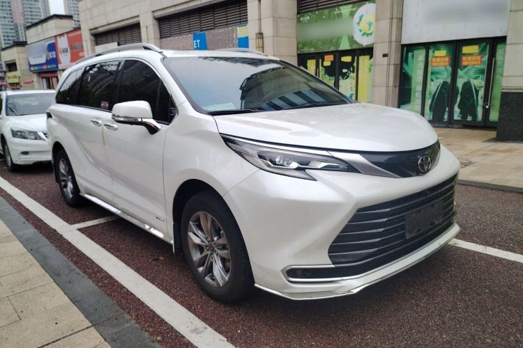 Used Toyota SIENNA 2024 2.5L Hybrid Four-Wheel Drive Luxury Edition Front Right 45 Deg