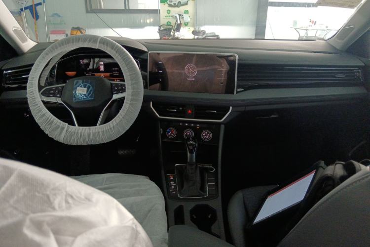 Used Volkswagen Sagitar 2025 Facelift 200TSI DSG Flyover Edition Center Console