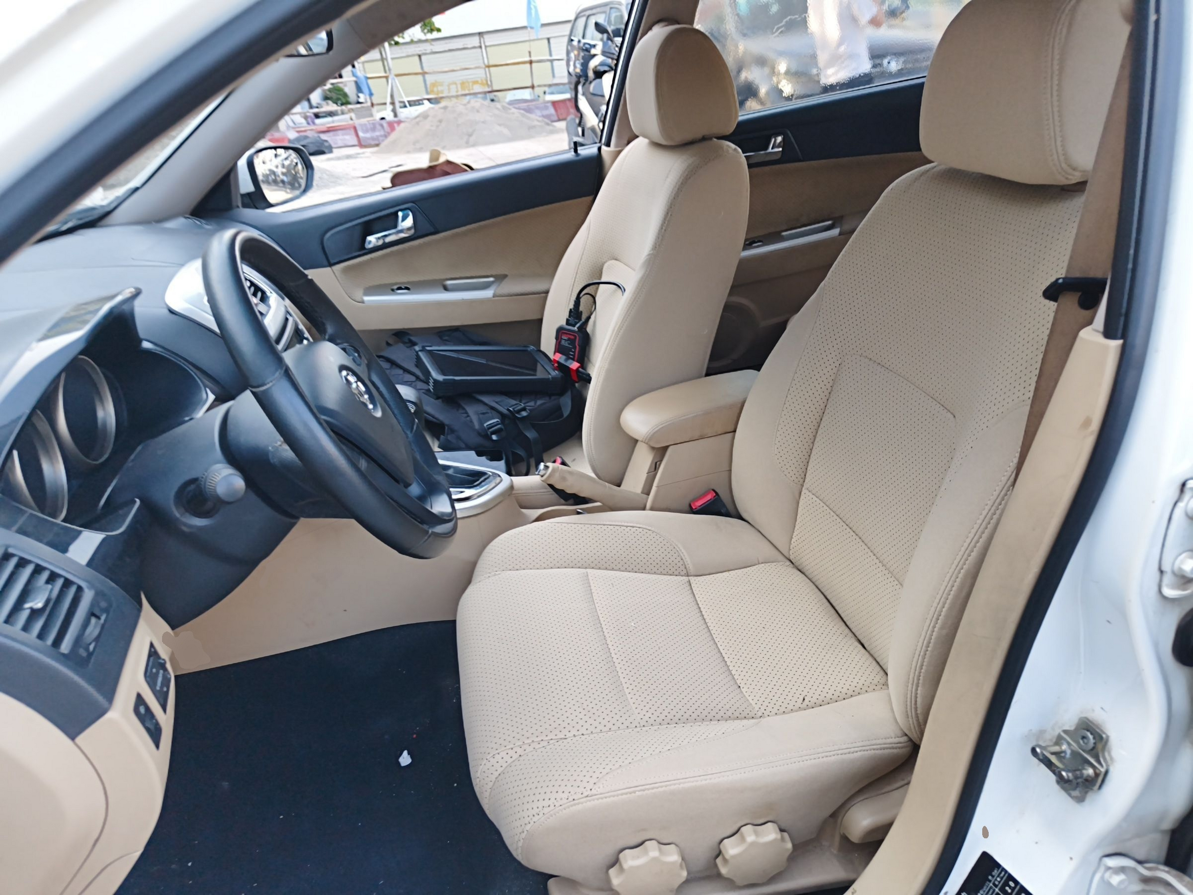 Переднее сиденье в автомобиле