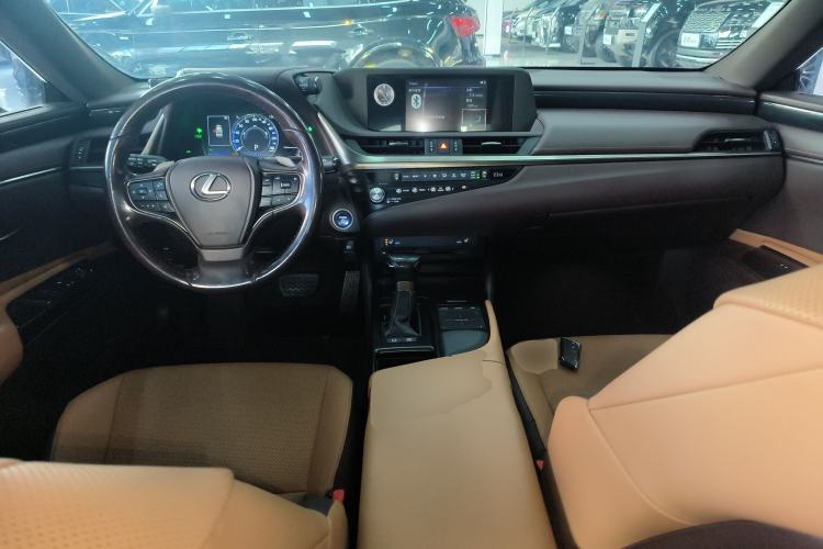 Used Lexus ES 2020 300h Premier Edition
