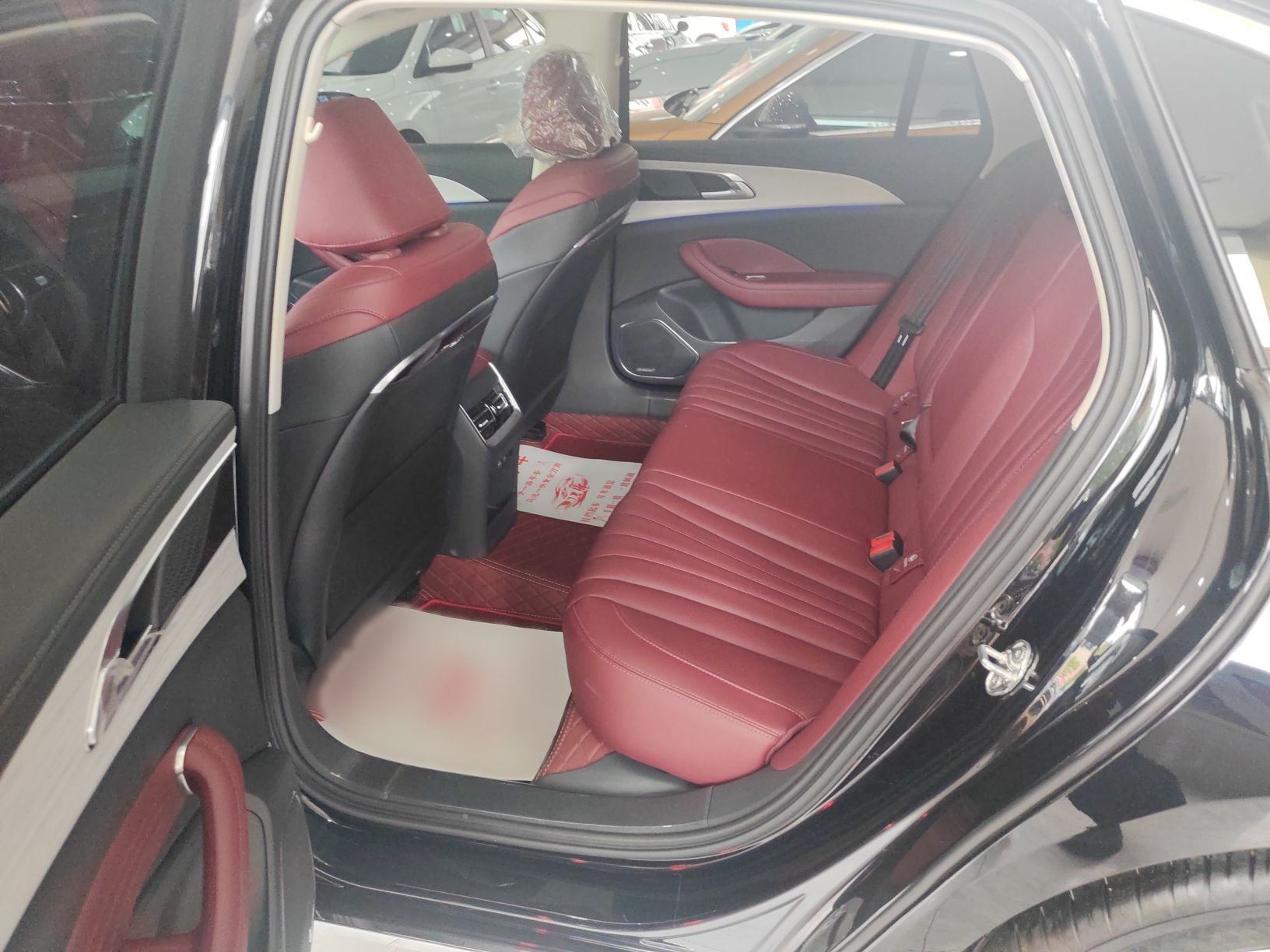Hongqi H5 2025 2.0T Automatic Flag Edition – 500 000 Units Commemorative Version — снимка 12