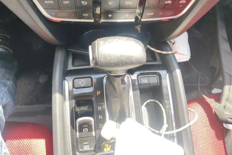 Used GAC Trumpchi GS8 2017 320T Two-Wheel Drive Luxury Smart Connectivity Version (7 Seats) Gear Lever