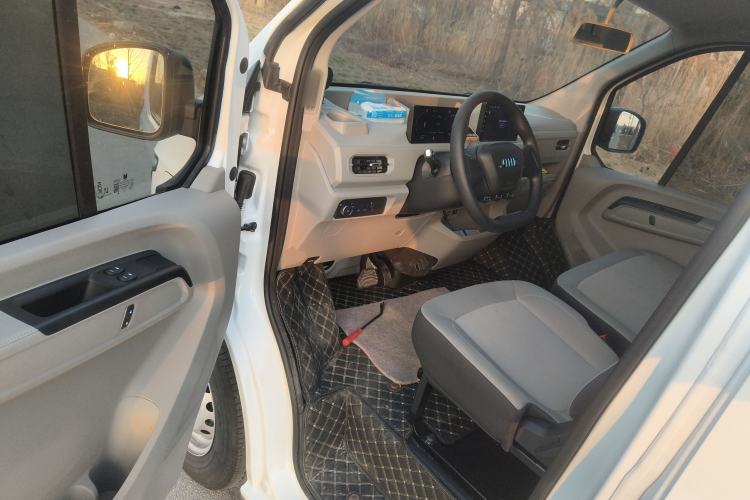 Used JMC E Fushun 2025 Model, Open Window Version, 53.58 kWh, Mid-axle, Mid-roof
