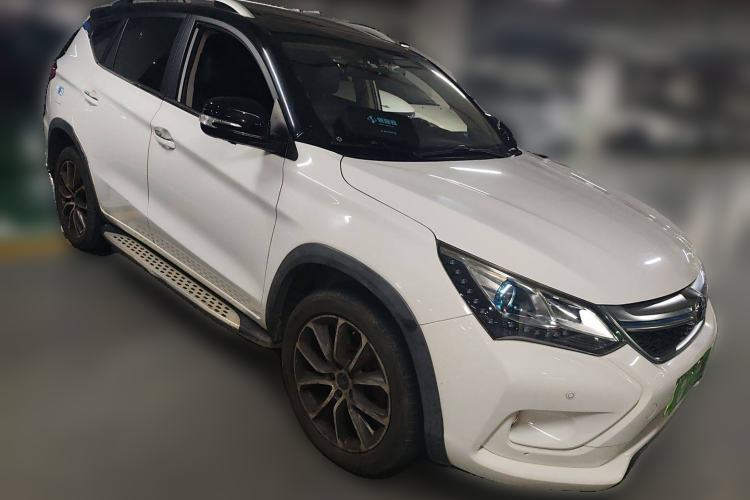 Used BYD Song New Energy 2017 Song DM 1.5TID All-Wheel Drive Luxury Model Front Right 45 Deg