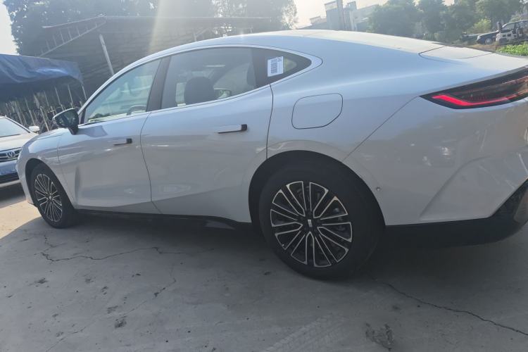 Used Geely Galaxy Galaxy 8 2025 130km EM-i Deluxe Edition
