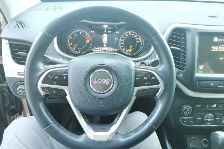 Used Jeep Cherokee 2017 2.4L Leading Smart Edition
