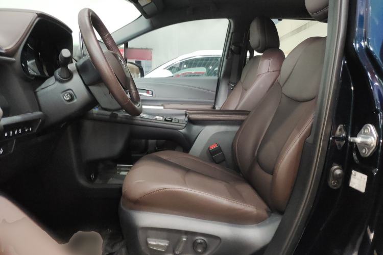 Used Toyota Granvia 2023 2.5L Hybrid Flagship VIP Edition