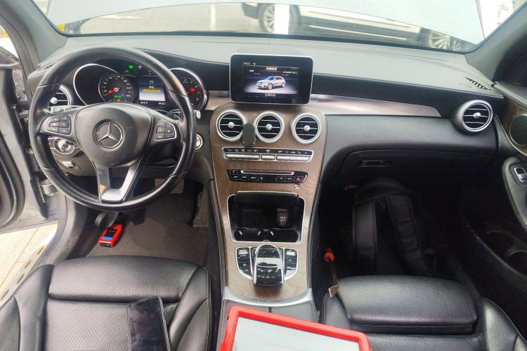 Used Mercedes-Benz GLC 2019 GLC 300 L 4MATIC Dynamic Model Center Console