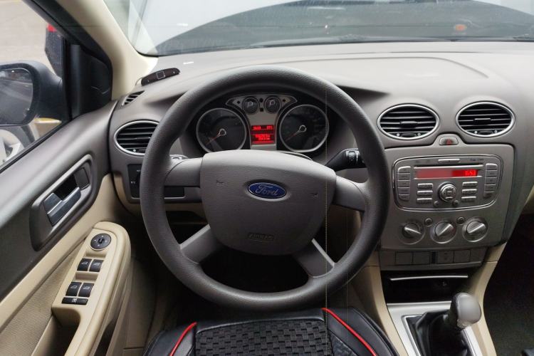 Used Ford Focus 2013 Sedan Classic 1.8L Manual Base Model Steering Wheel