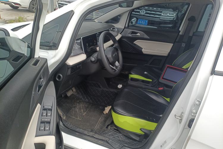 Used Geometry E Firefly 2024 301km Flowing Light Left Front Seat