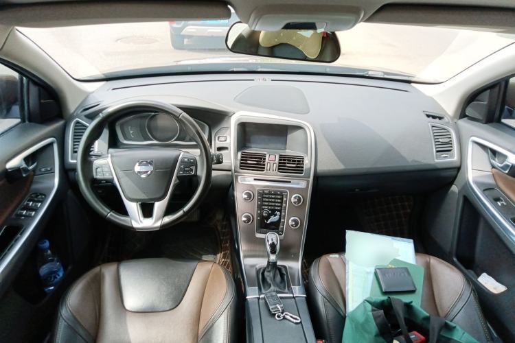 Used Volvo XC60 2016 T5 Smart Version Center Console