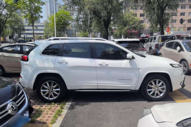 Used Jeep Cherokee 2017 2.4L Professional Smart Edition