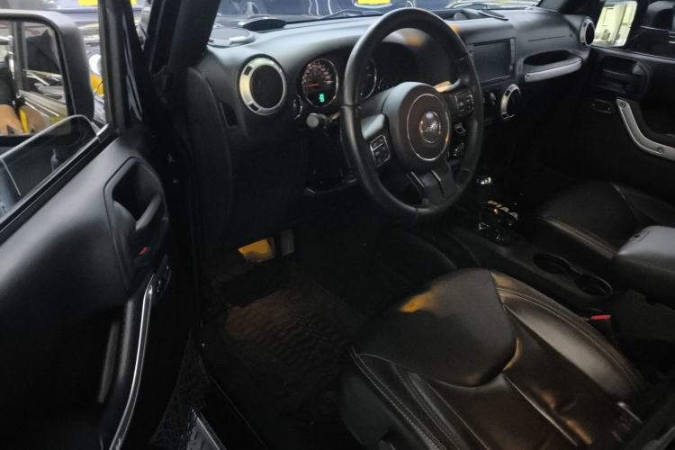 Used Jeep Wrangler 2015 3.0L Sahara Four-Door Comfort Edition
