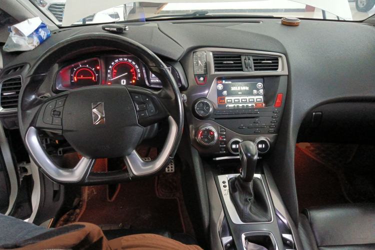 Used DS 5 2014 1.6T Luxury Edition THP200