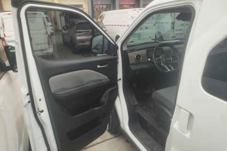 Used Ruichi EC75 2025 Model Passenger Vehicle Smart Driving Ultra-Charging Edition, Pioneer Type I, 52.16 kWh