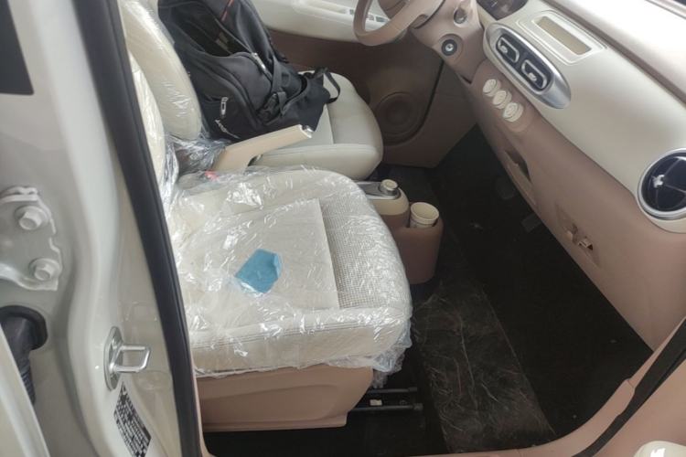 Used Wuling Hongguang MINIEV 2025 Four-Door Version Advanced Edition Right Front Seat