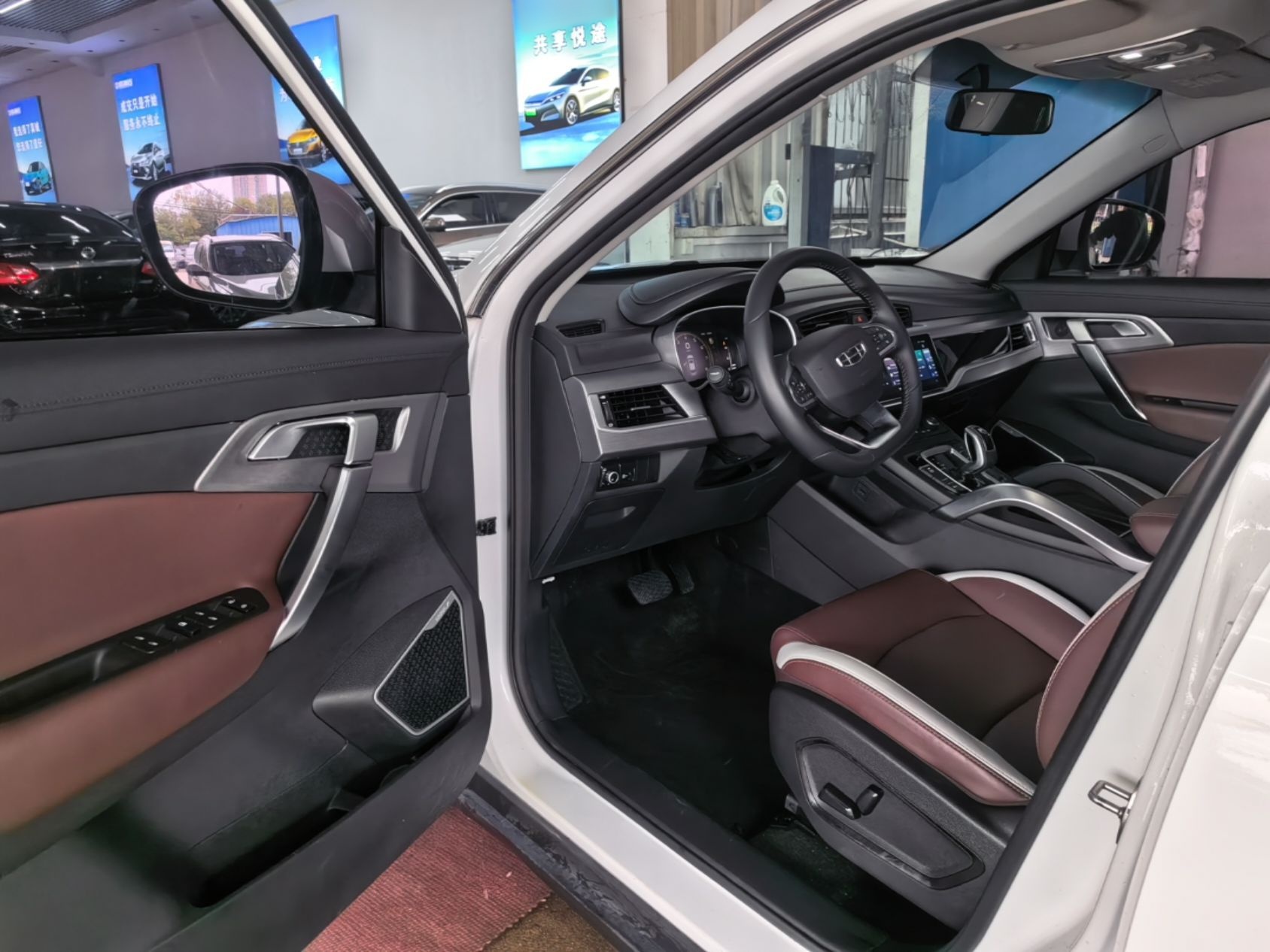 Geely Auto Emgrand X7 Sport 2022 1.8TD DCT Zhiya Trim — снимка 18