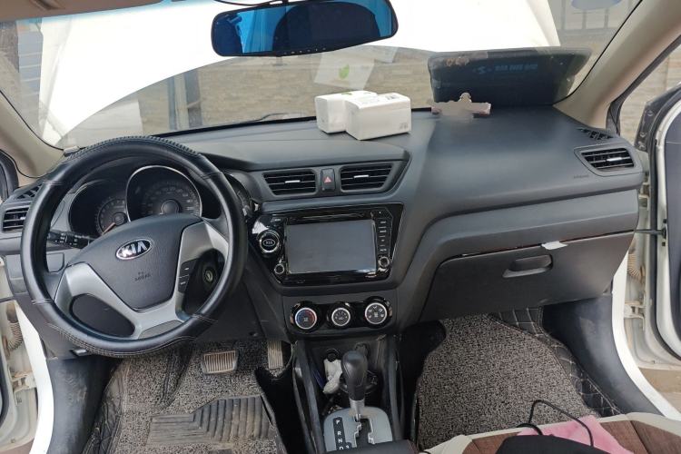 Used Kia K2 2015 Sedan 1.4L Automatic GLS Center Console