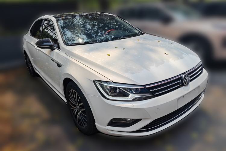 Used Volkswagen Lamando 2018 280TSI DSG Luxury Edition Front Right 45 Deg