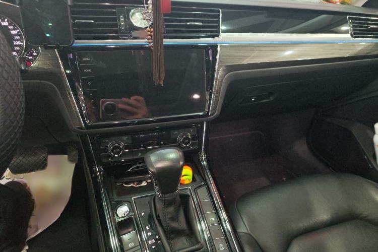 Used Volkswagen Phideon 2018 Revised Version 380TSI Two-Wheel Drive Business Edition Audio And AC Panel