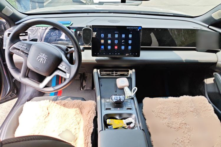 Used BYD Qin L 2025 DM-i Smart Drive 120KM Leading Model Center Console