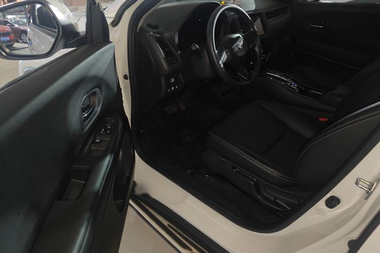 Used Honda Vezel 2020 1.5L CVT Elite Edition Interior 1