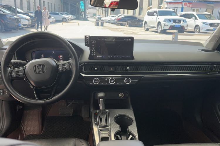 Used Honda Civic 2023 240TURBO CVT Dynamic Edition Interior 3