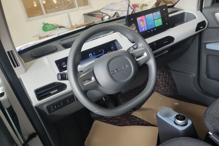 Used Geely Galaxy Panda 2023 Panda Mini 200km Endurance Bear
