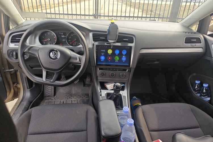 Used Volkswagen Golf 2015 1.6L Manual Fashion Edition Center Console