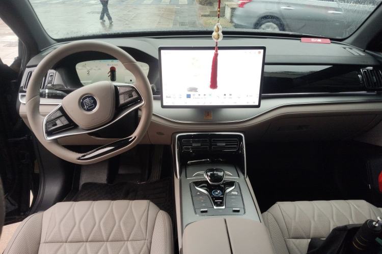 Used BYD Tang New Energy 2024 DM-i Glory Edition 112KM Prestige Model Center Console