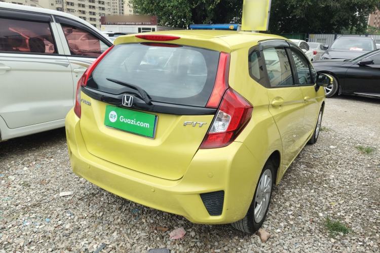Used Honda Fit 2014 1.5L SE CVT Fashion Model Rear Right 45 Deg