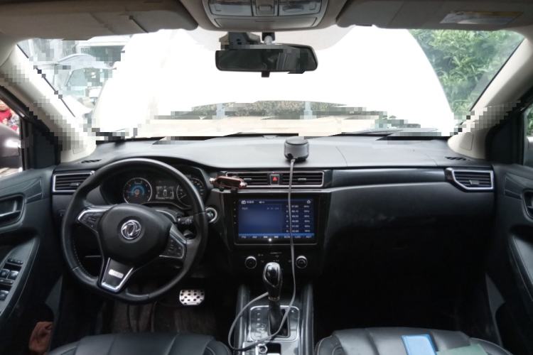 Used Dongfeng Fengon 580 2017 1.5T CVT Luxury Model Center Console